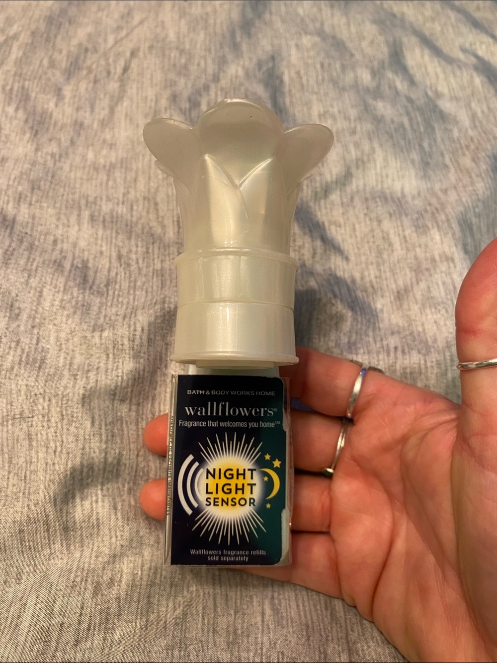Bath & Body Works White Floral Wallflowers Night Light Sensor Plug-In